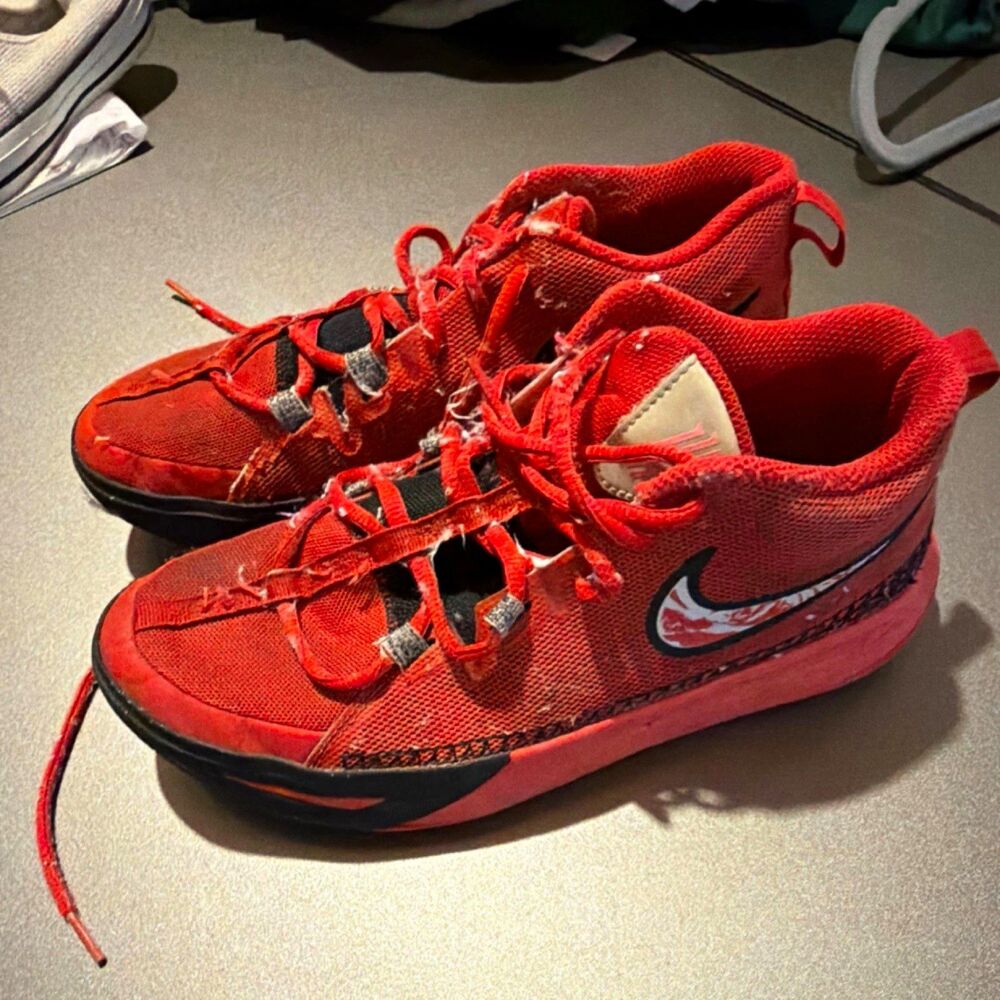 Nike Kyrie Flytrap 6 GS Red Mid Top Basketball Sneakers 7Y DQ8094-600